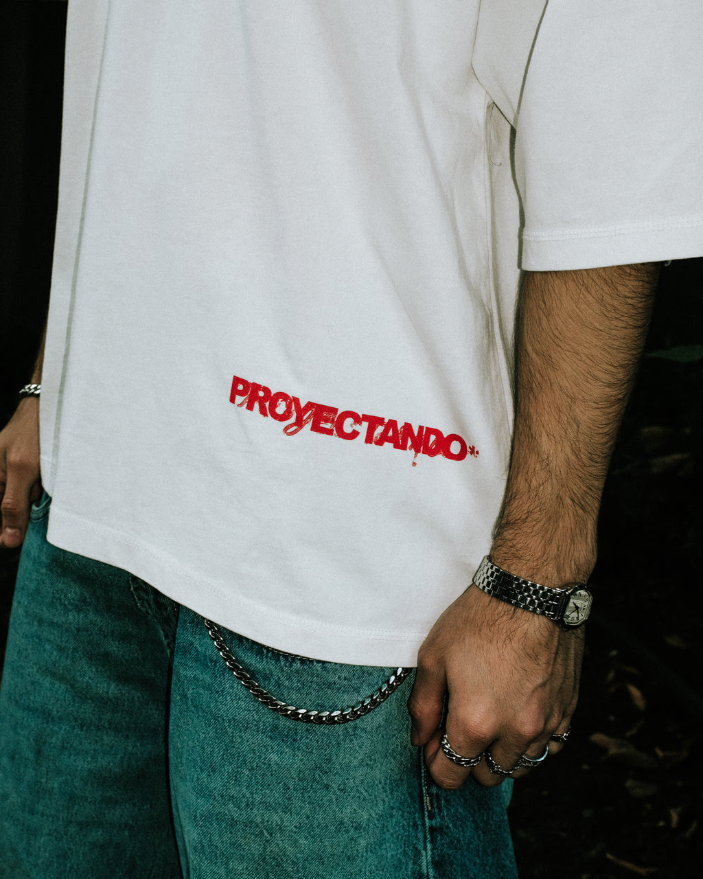 White Proyectando* Tee